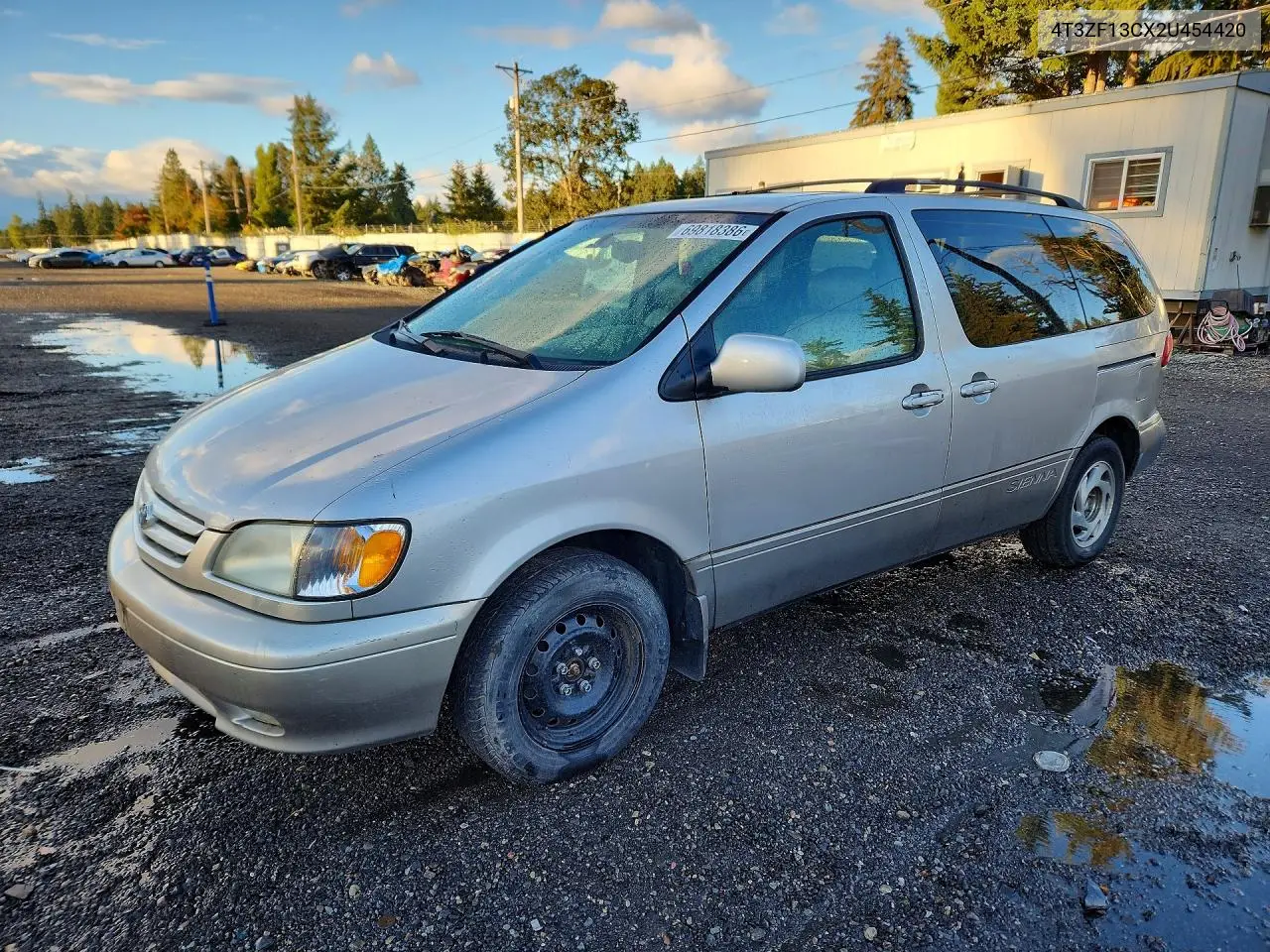 TOYOTA SIENNA 2002, VIN 4T3ZF13CX2U454420