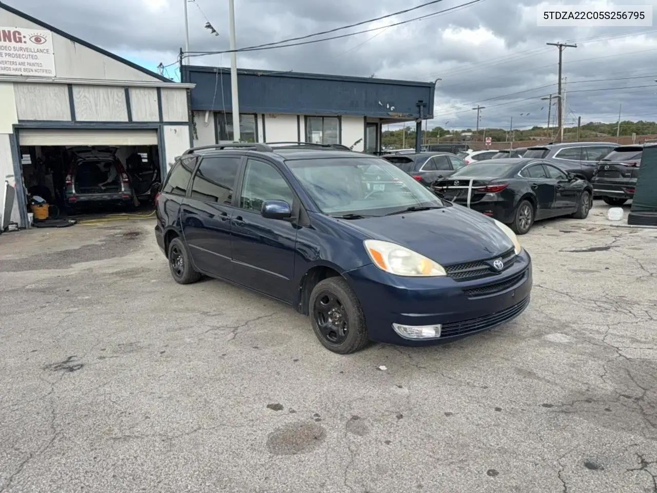 TOYOTA SIENNA 2005, VIN 5TDZA22C05S256795