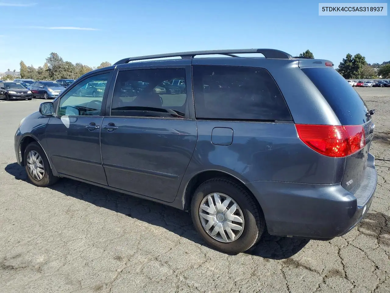 2010 TOYOTA SIENNA VIN 5TDKK4CC5AS318937 — фото 2