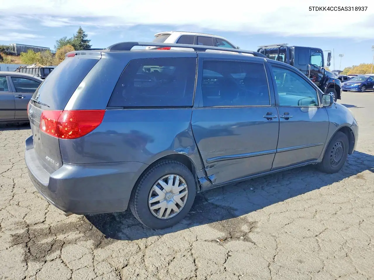 2010 TOYOTA SIENNA VIN 5TDKK4CC5AS318937 — фото 3