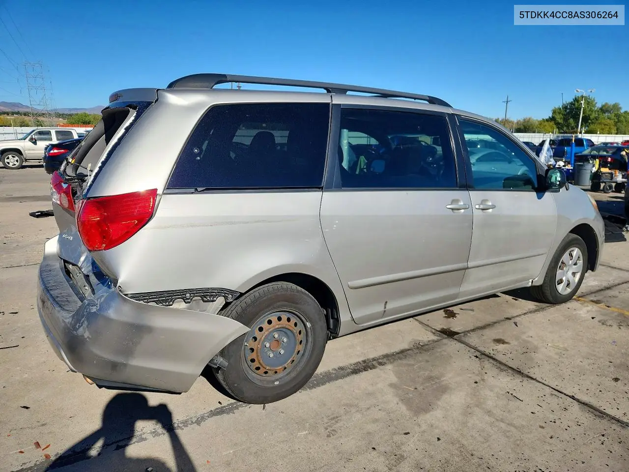 2010 TOYOTA SIENNA VIN 5TDKK4CC8AS306264 — фото 3