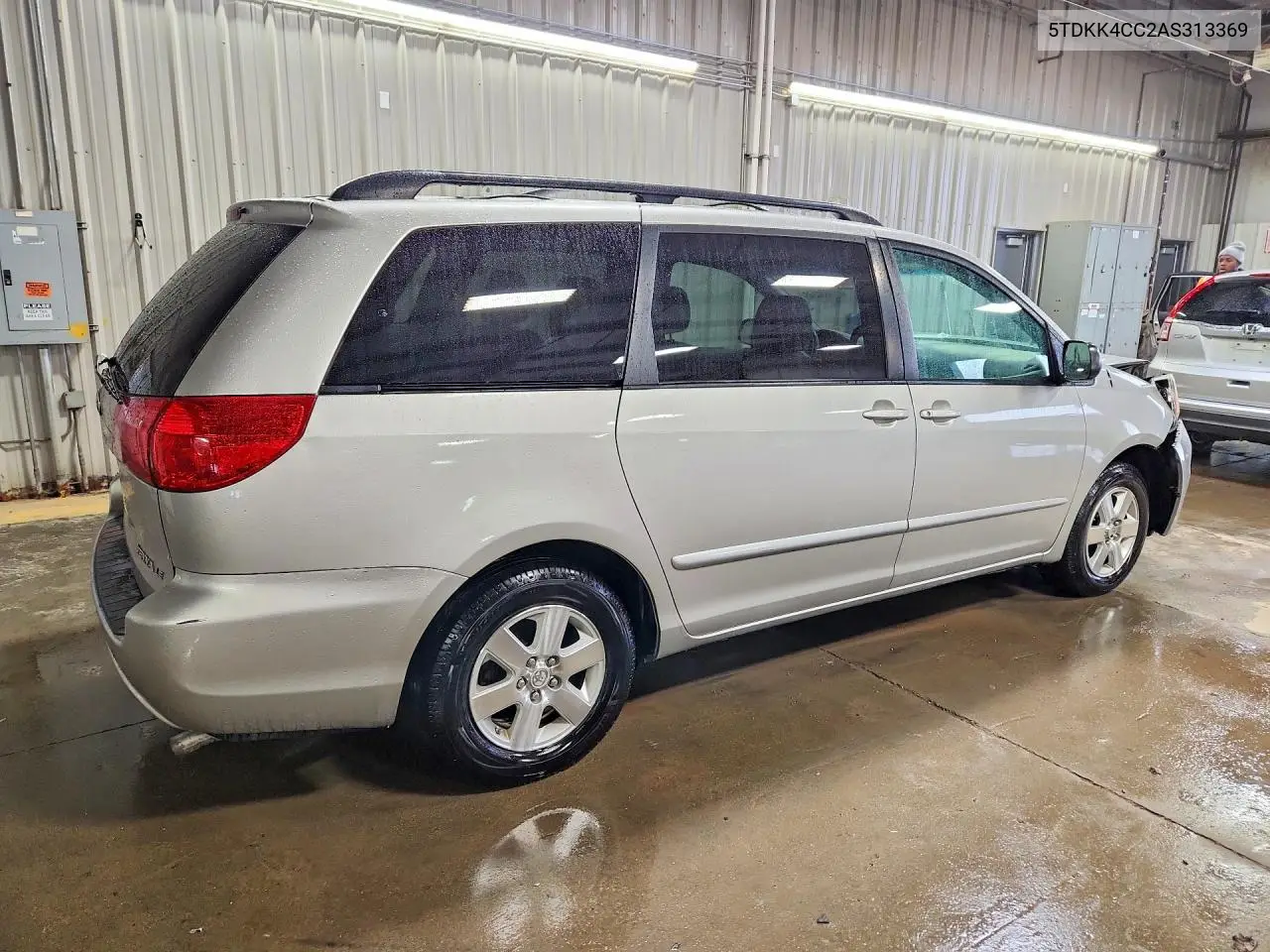 2010 TOYOTA SIENNA VIN 5TDKK4CC2AS313369 — фото 3