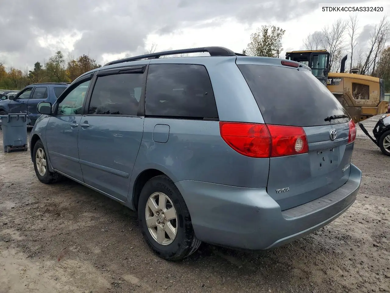 2010 TOYOTA SIENNA VIN 5TDKK4CC5AS332420 — фото 2