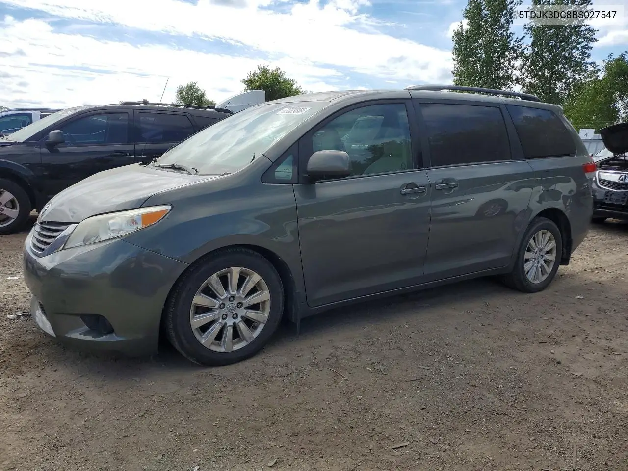 TOYOTA SIENNA 2011, VIN 5TDJK3DC8BS027547