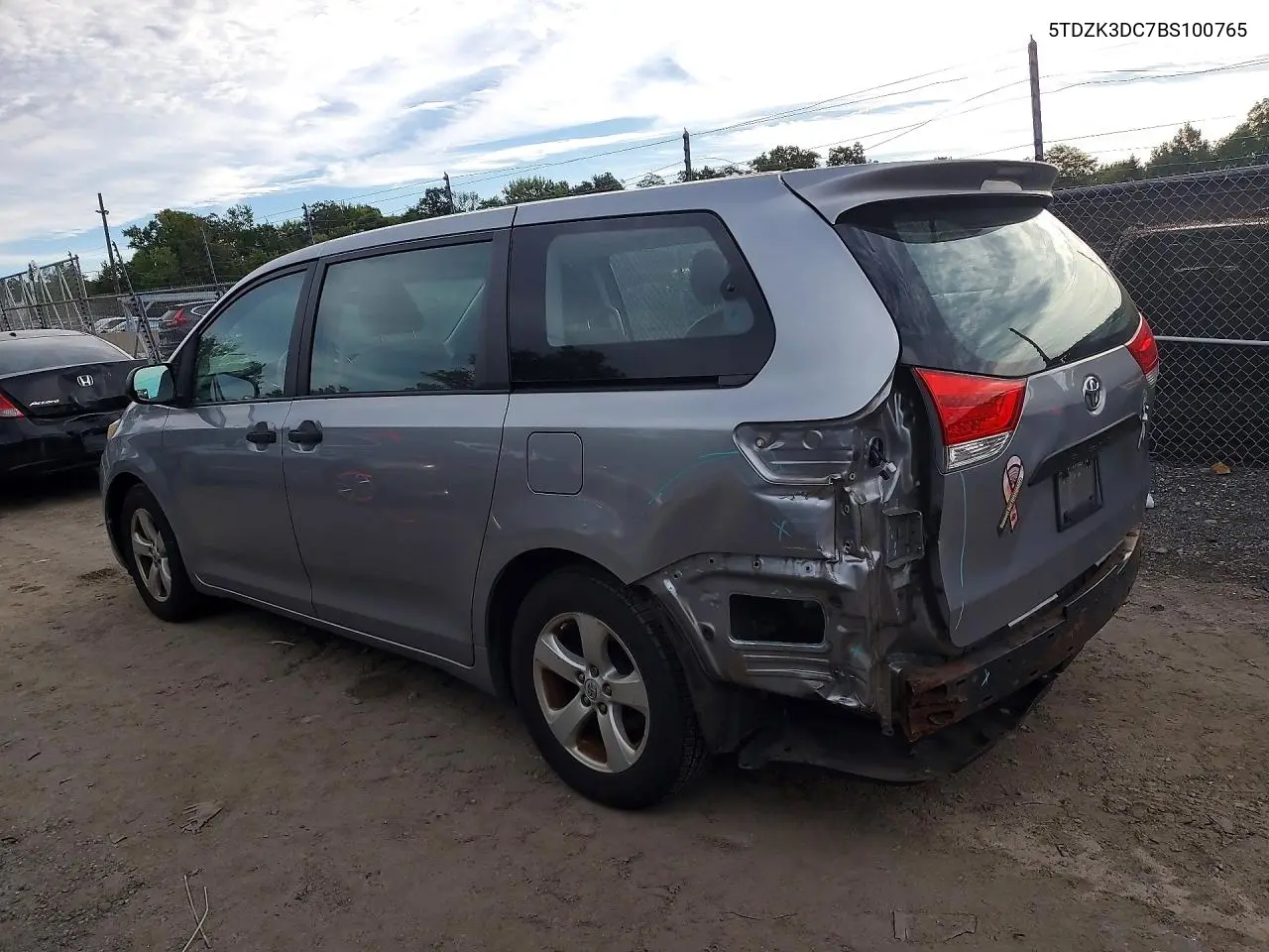 2011 TOYOTA SIENNA VIN 5TDZK3DC7BS100765 — фото 2