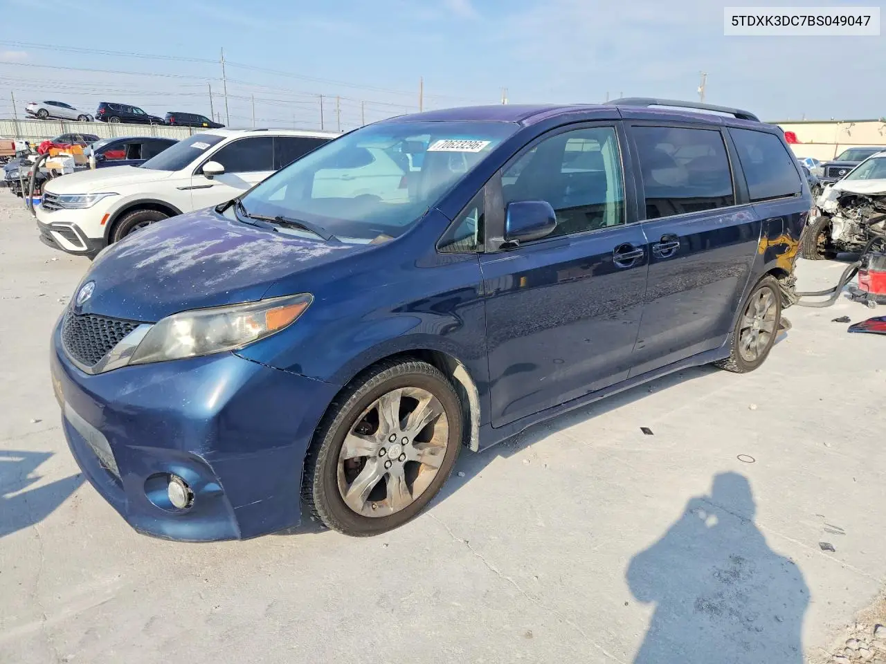 TOYOTA SIENNA 2011, VIN 5TDXK3DC7BS049047