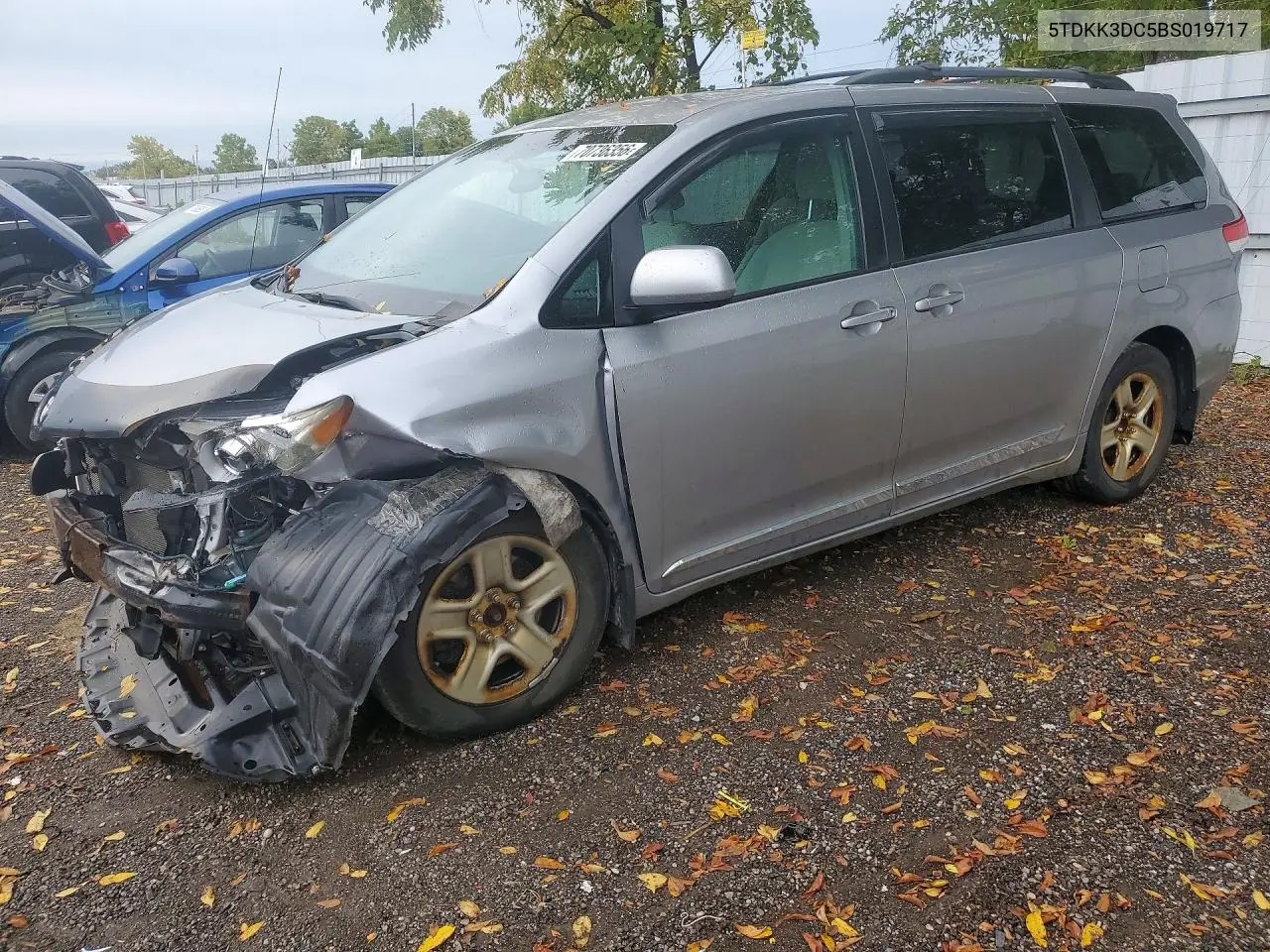 TOYOTA SIENNA 2011, VIN 5TDKK3DC5BS019717