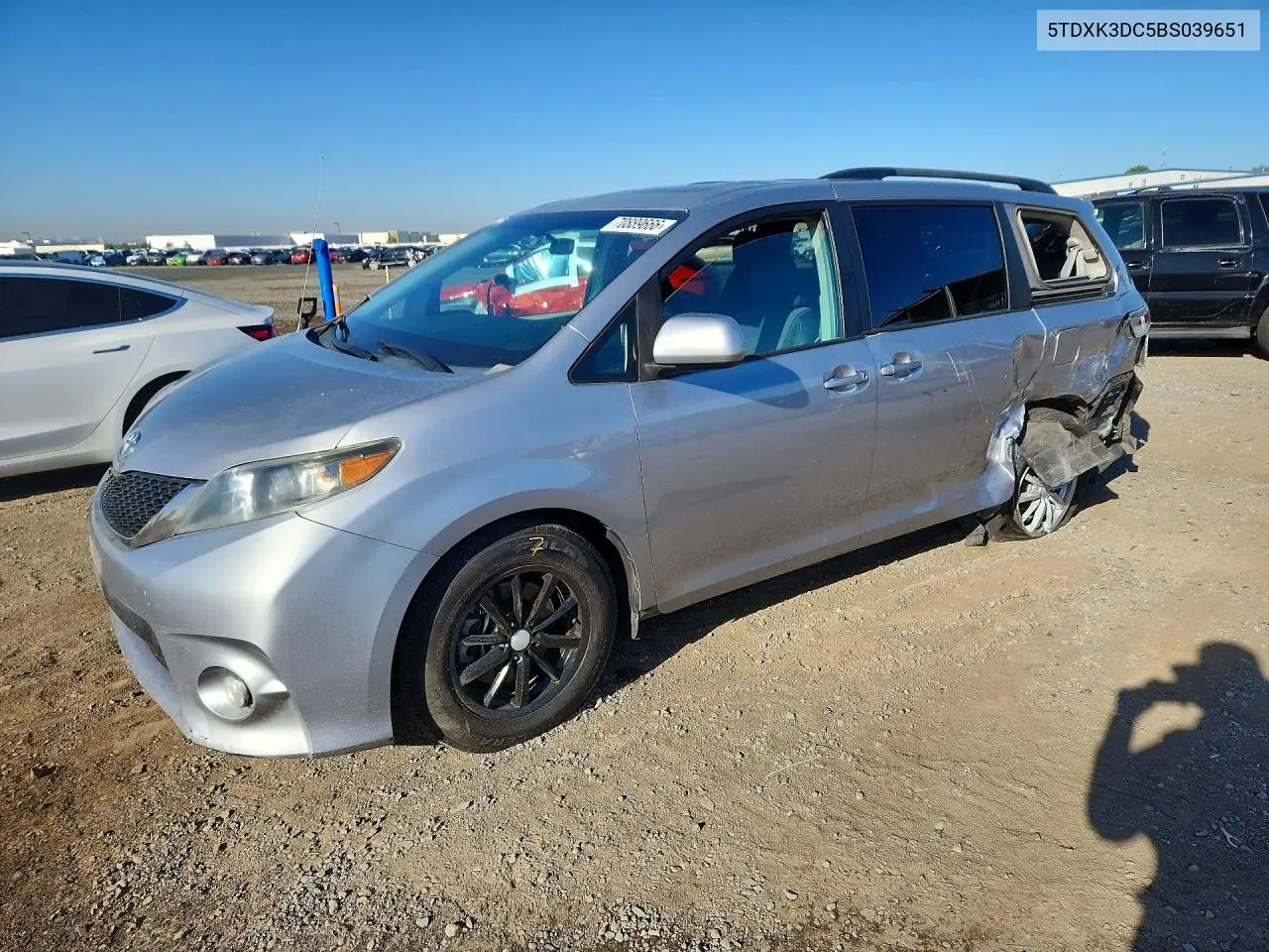 TOYOTA SIENNA 2011, VIN 5TDXK3DC5BS039651