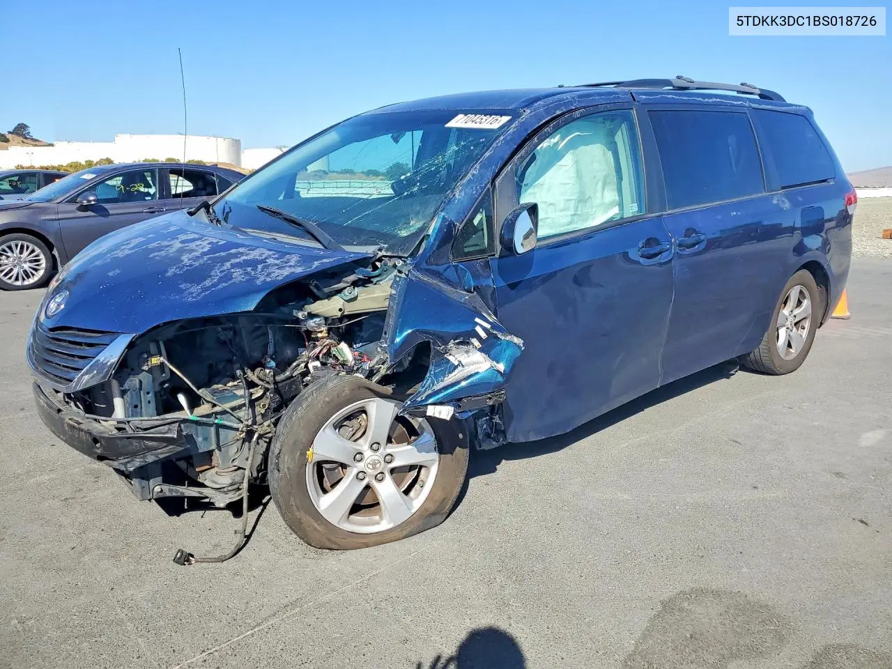 TOYOTA SIENNA 2011, VIN 5TDKK3DC1BS018726