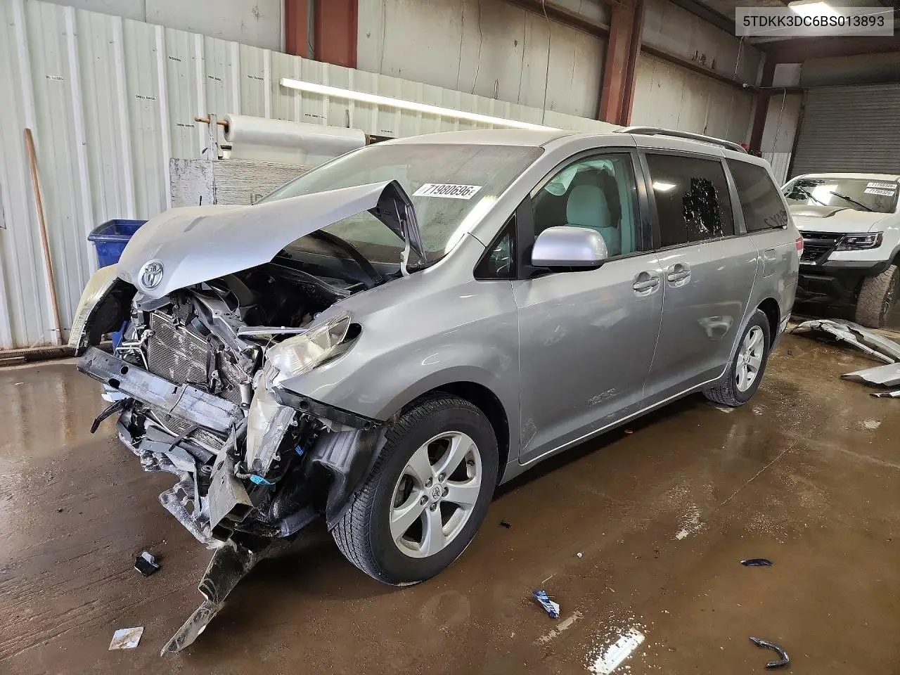 TOYOTA SIENNA 2011, VIN 5TDKK3DC6BS013893