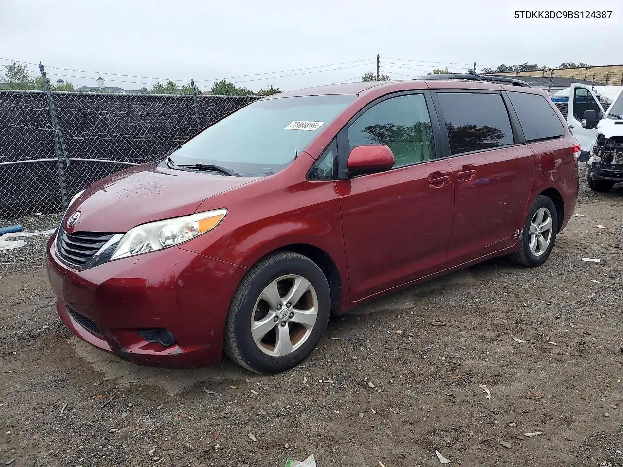 TOYOTA SIENNA 2011, VIN 5TDKK3DC9BS124387
