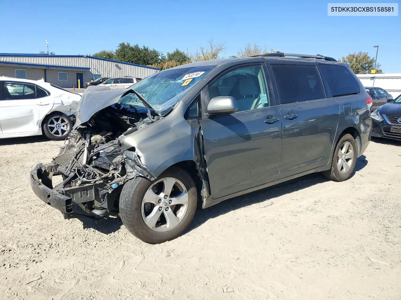 TOYOTA SIENNA 2011, VIN 5TDKK3DCXBS158581
