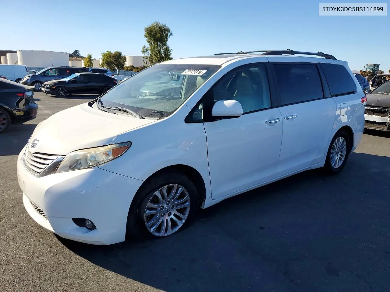 TOYOTA SIENNA 2011, VIN 5TDYK3DC5BS114899