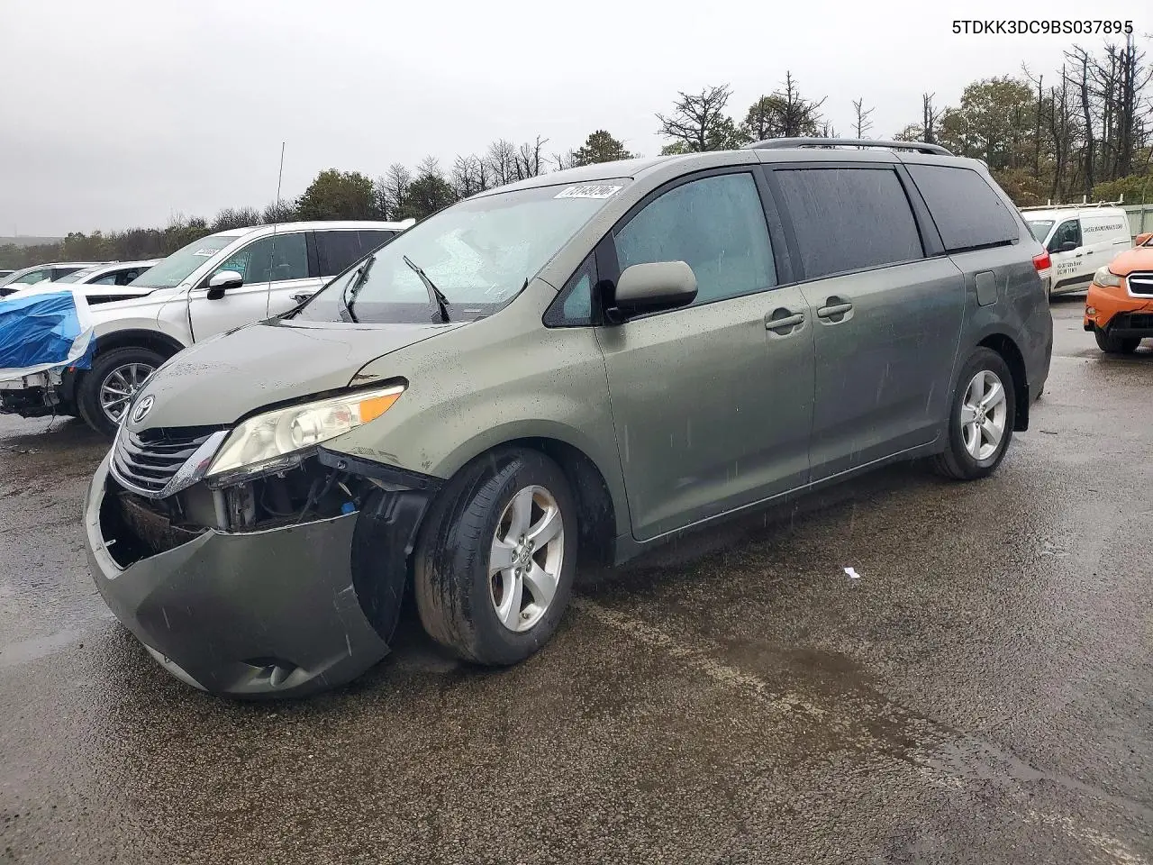 TOYOTA SIENNA 2011, VIN 5TDKK3DC9BS037895