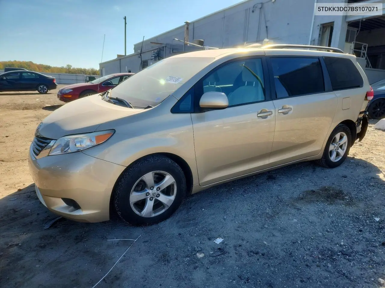 TOYOTA SIENNA 2011, VIN 5TDKK3DC7BS107071