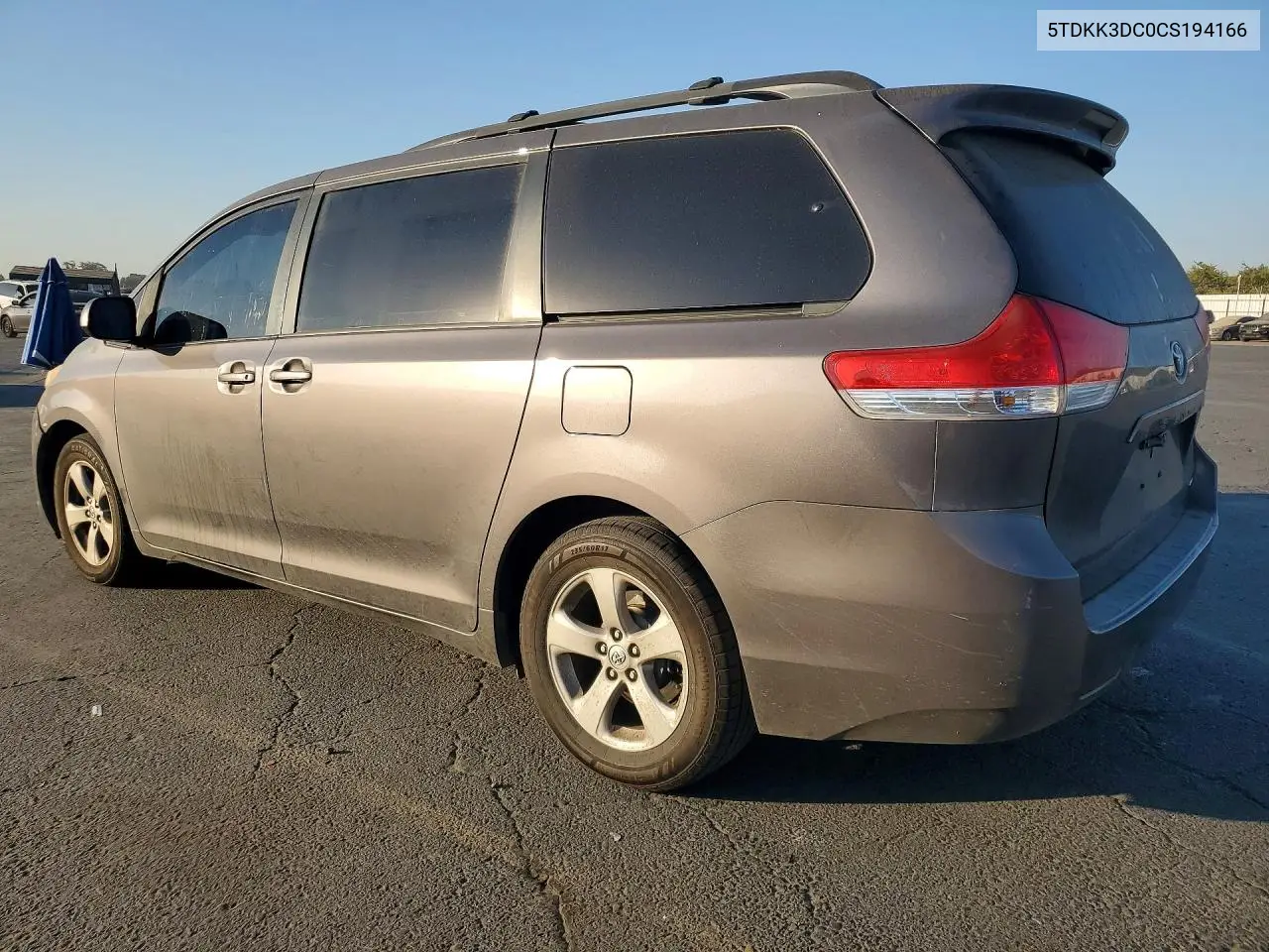 2012 TOYOTA SIENNA VIN 5TDKK3DC0CS194166 — фото 2