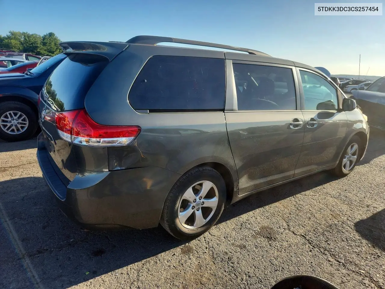2012 TOYOTA SIENNA VIN 5TDKK3DC3CS257454 — фото 3