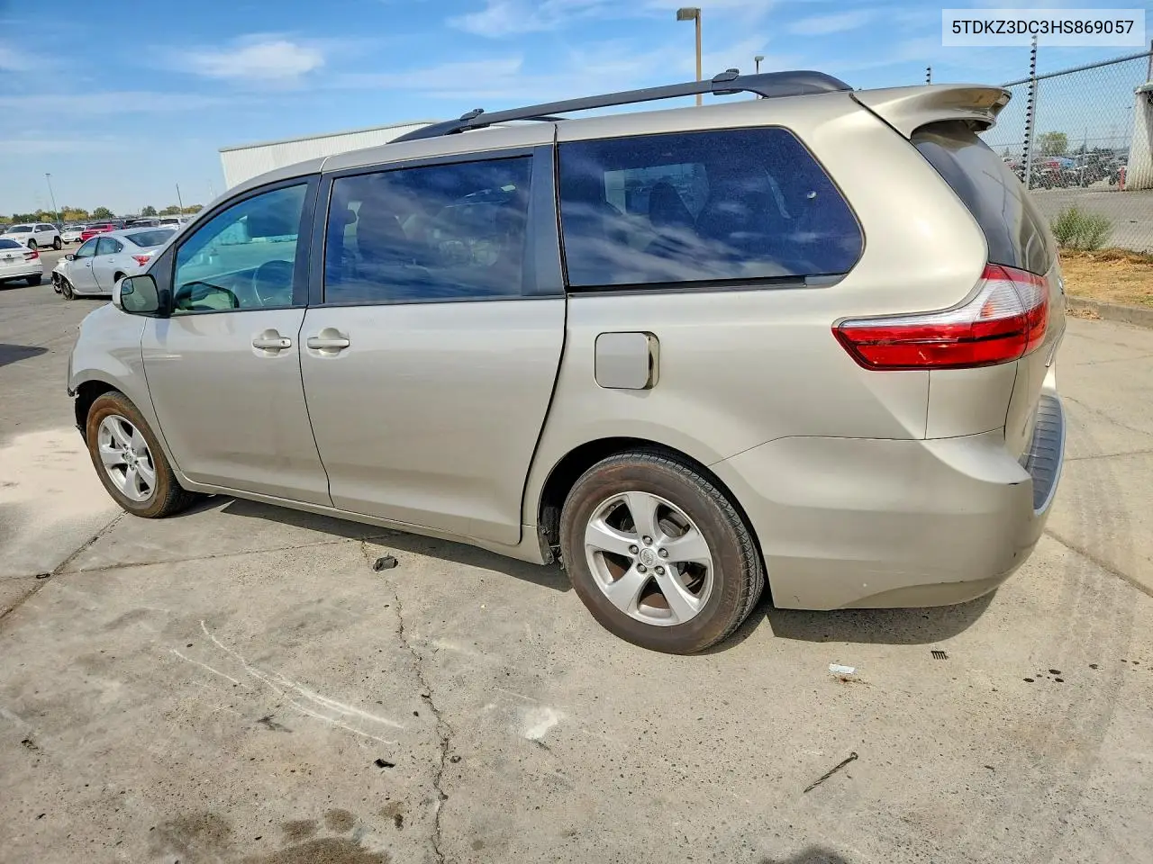 2017 TOYOTA SIENNA VIN 5TDKZ3DC3HS869057 — фото 2