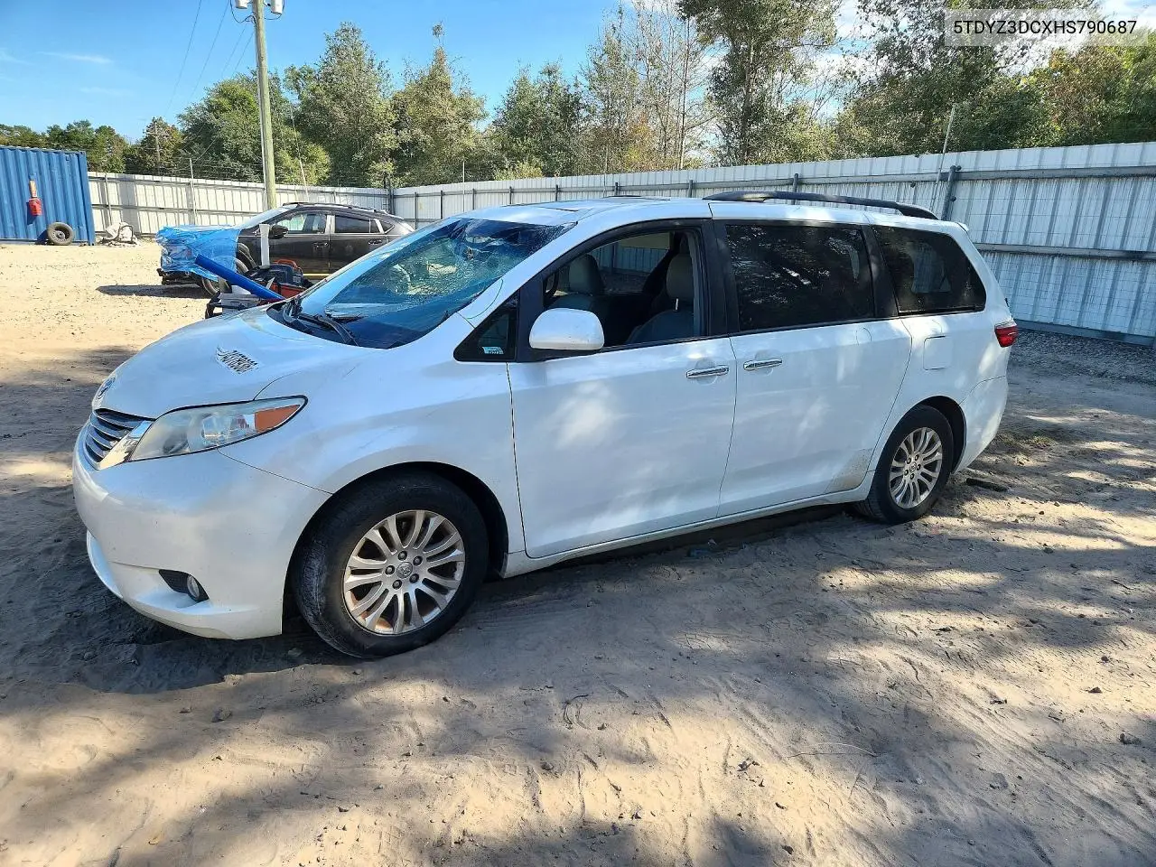TOYOTA SIENNA 2017, VIN 5TDYZ3DCXHS790687