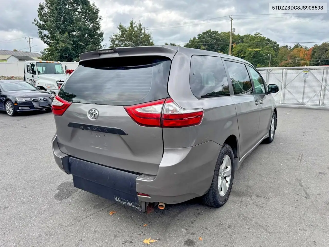 2018 TOYOTA SIENNA VIN 5TDZZ3DC8JS908598 — фото 3