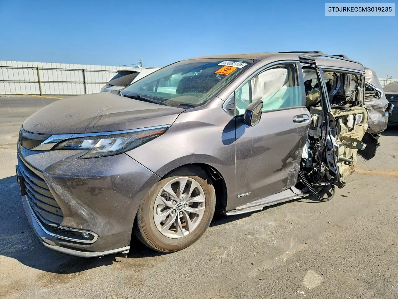 TOYOTA SIENNA 2021, VIN 5TDJRKEC5MS019235