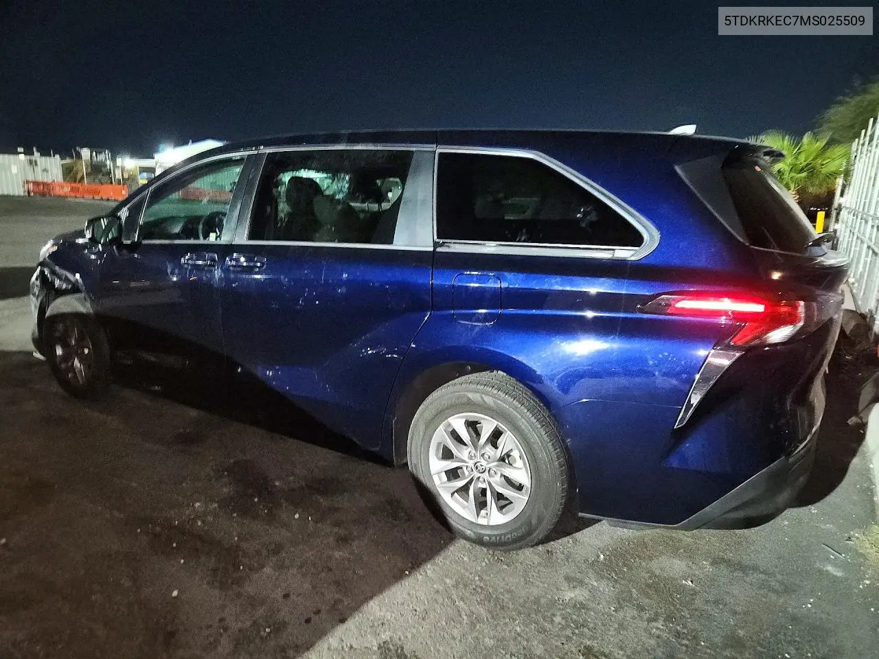 2021 TOYOTA SIENNA VIN 5TDKRKEC7MS025509 — фото 2