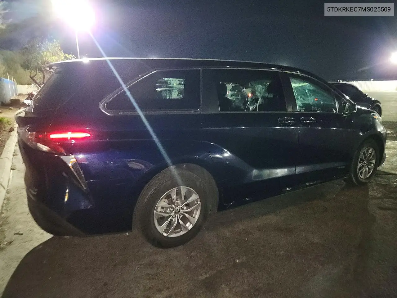 2021 TOYOTA SIENNA VIN 5TDKRKEC7MS025509 — фото 3