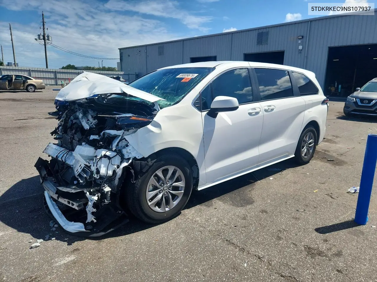 TOYOTA SIENNA 2022, VIN 5TDKRKEC9NS107937