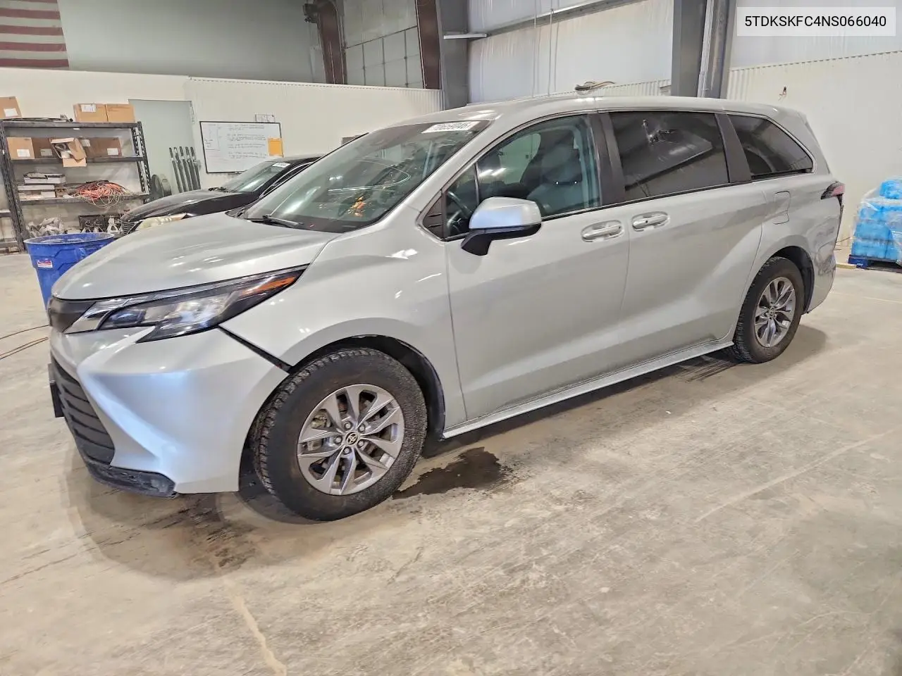 TOYOTA SIENNA 2022, VIN 5TDKSKFC4NS066040