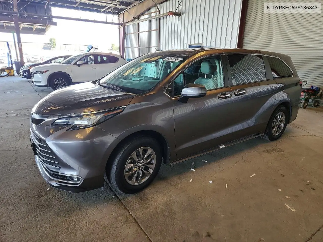 TOYOTA SIENNA 2023, VIN 5TDYRKEC6PS136843