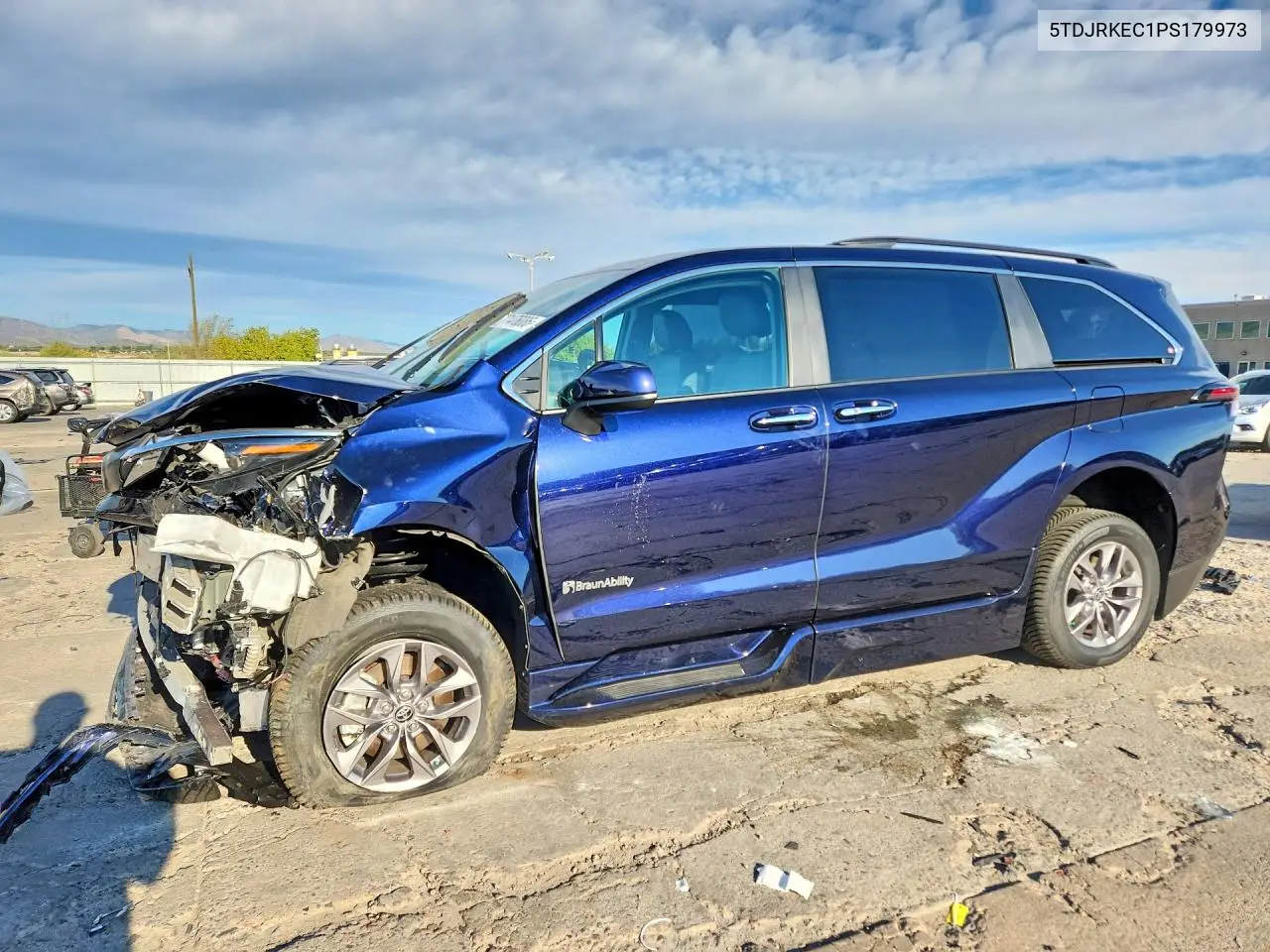 TOYOTA SIENNA 2023, VIN 5TDJRKEC1PS179973