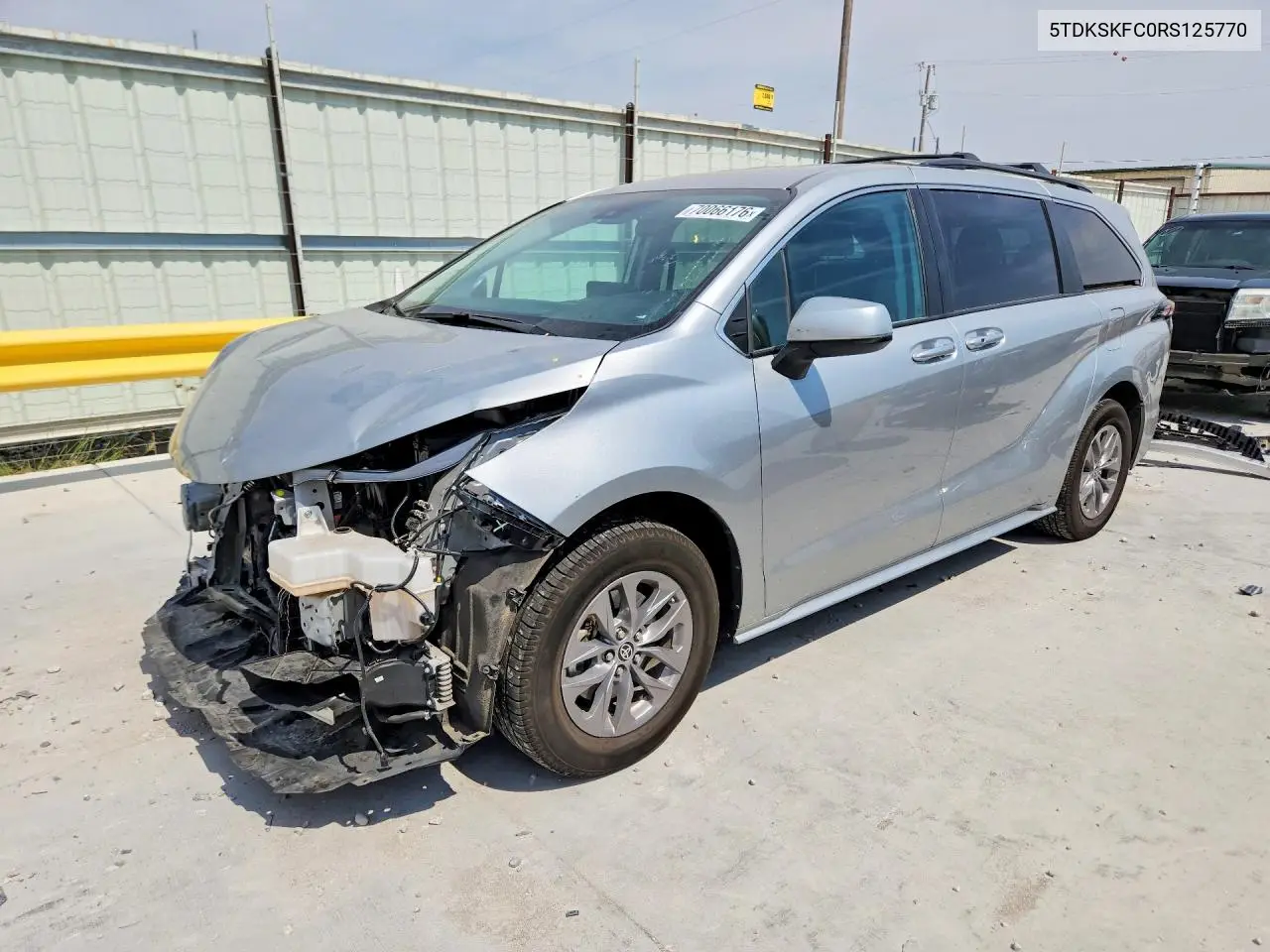 TOYOTA SIENNA 2024, VIN 5TDKSKFC0RS125770