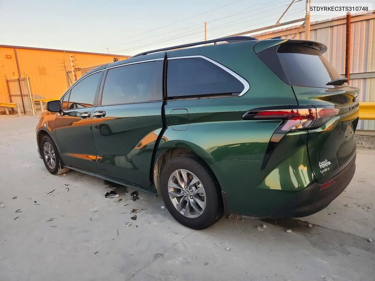 2026 TOYOTA SIENNA VIN 5TDYRKEC3TS310748 — фото 2
