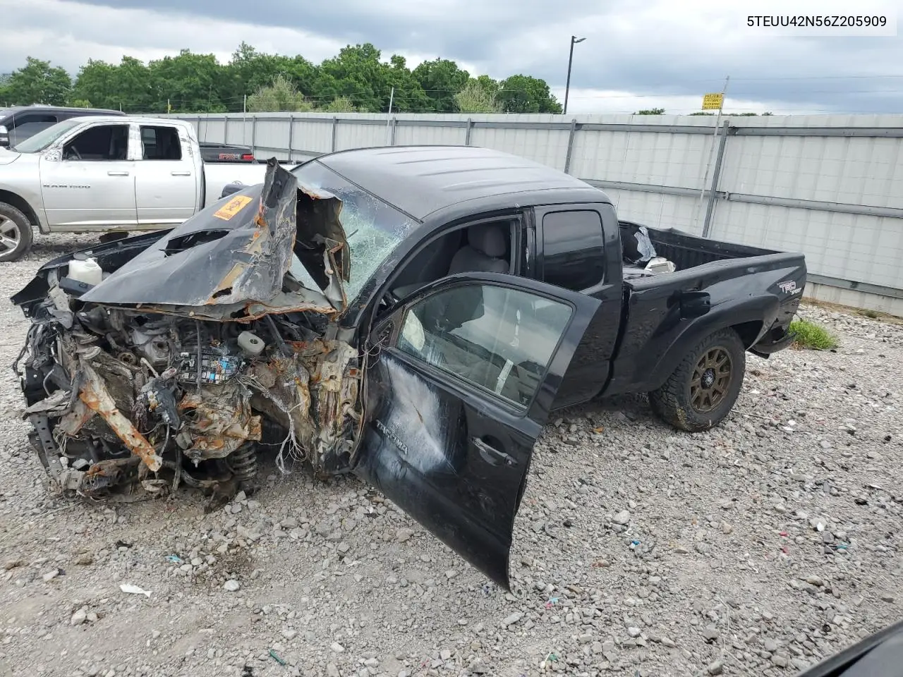 TOYOTA TACOMA 2006, VIN 5TEUU42N56Z205909