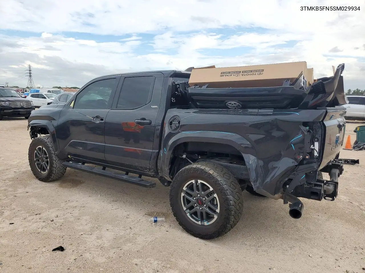 2025 TOYOTA TACOMA VIN 3TMKB5FN5SM029934 — фото 2