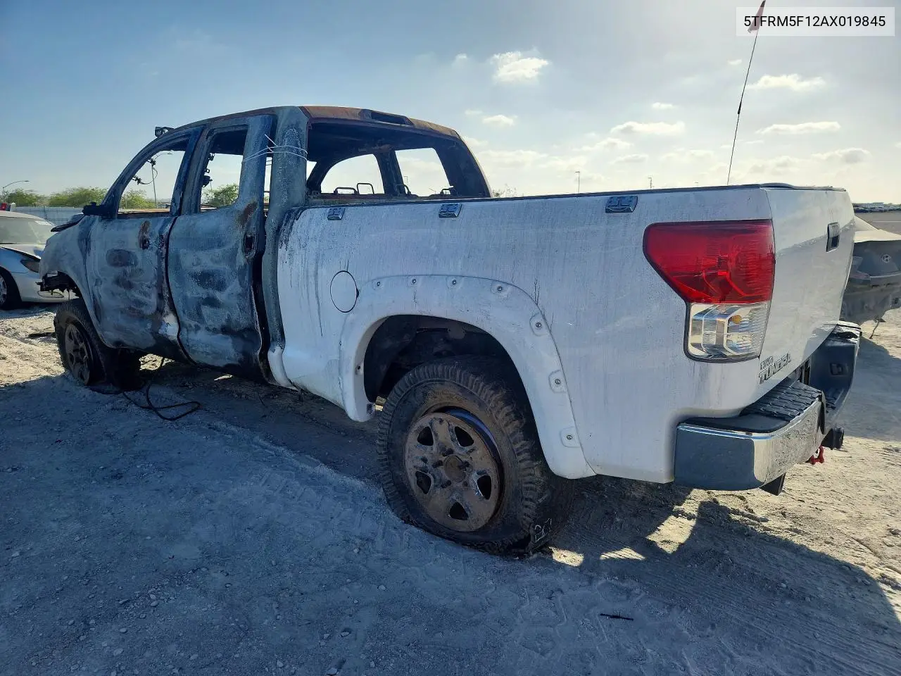 2010 TOYOTA TUNDRA VIN 5TFRM5F12AX019845 — фото 2