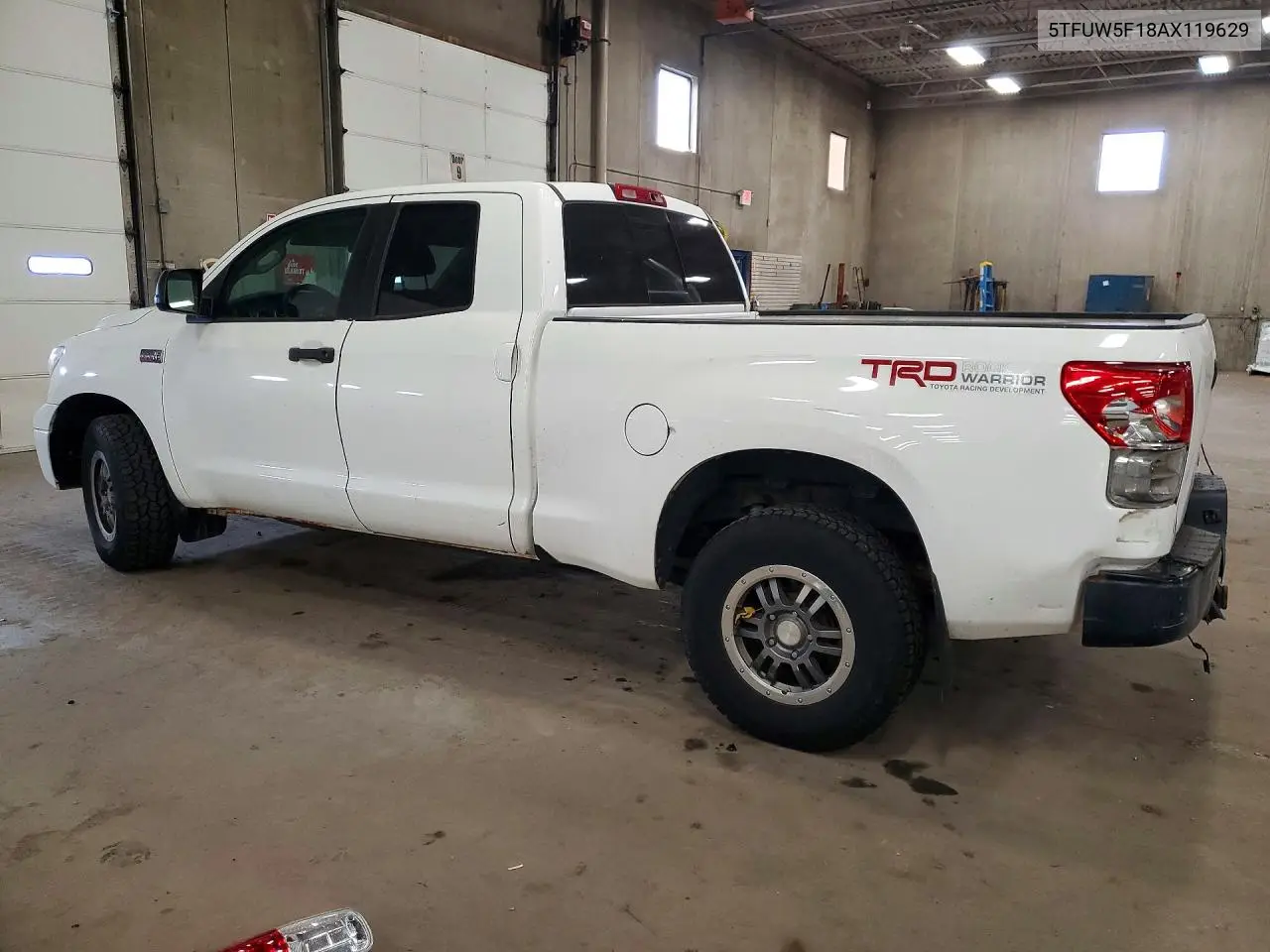 2010 TOYOTA TUNDRA VIN 5TFUW5F18AX119629 — фото 2