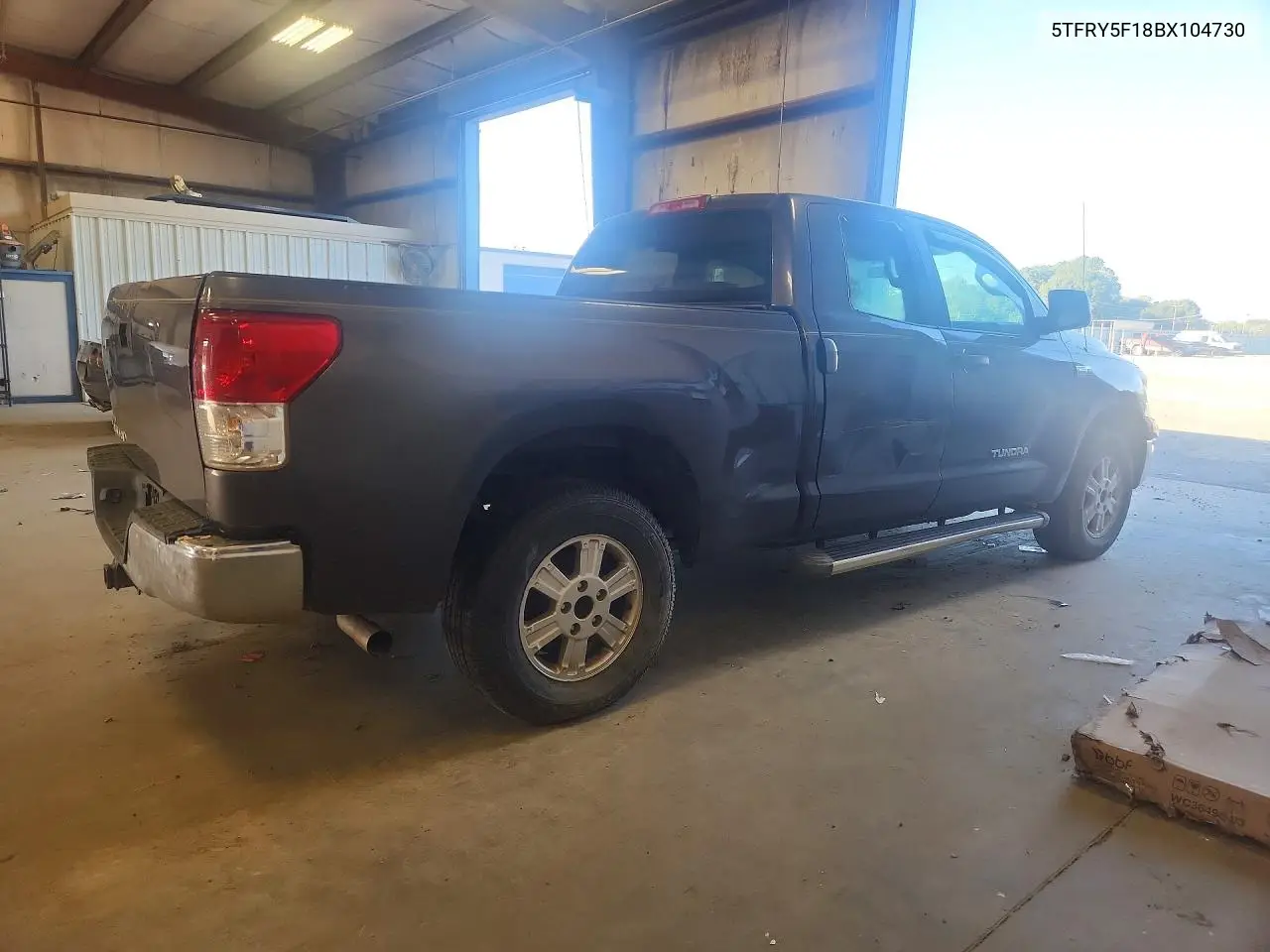 2011 TOYOTA TUNDRA VIN 5TFRY5F18BX104730 — фото 3