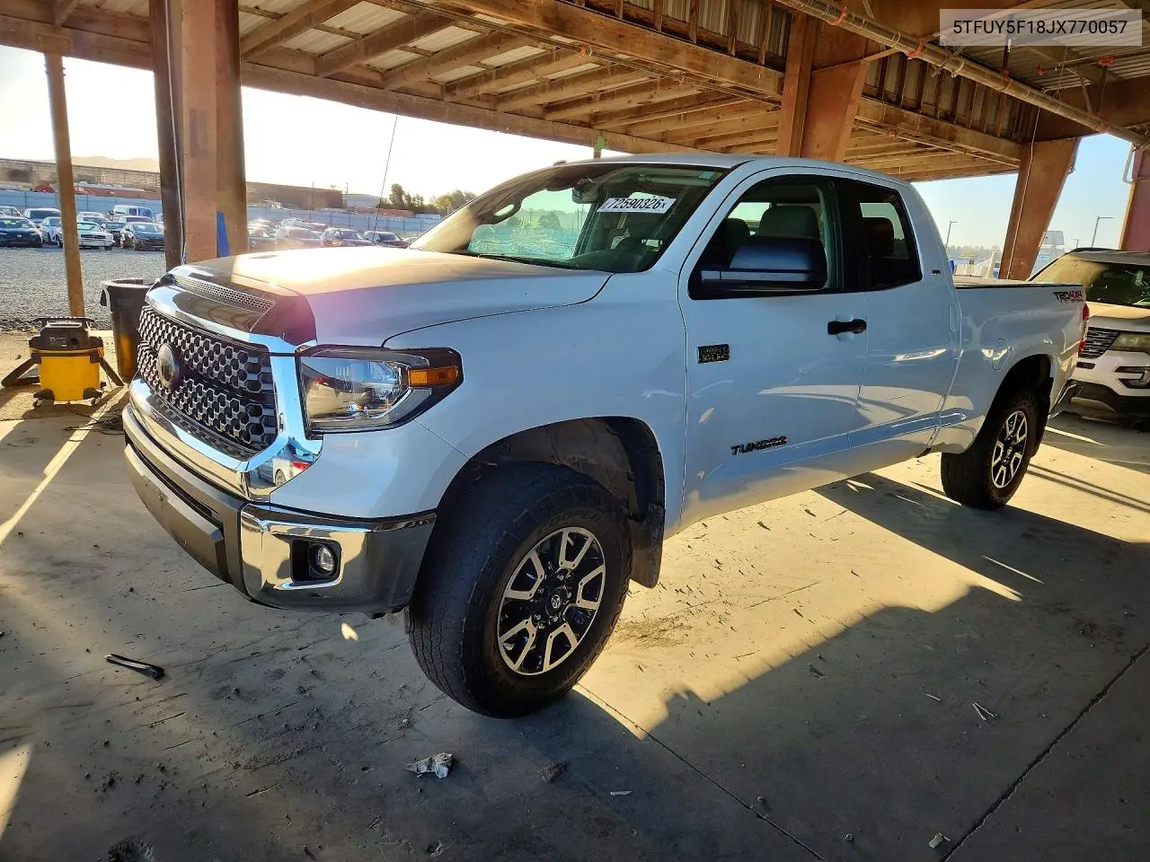 TOYOTA TUNDRA 2018, VIN 5TFUY5F18JX770057