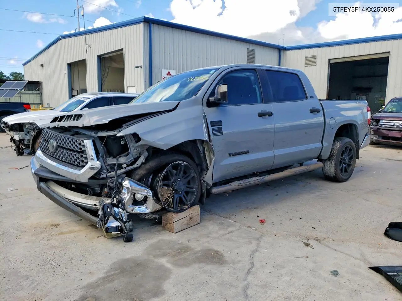 TOYOTA TUNDRA 2019, VIN 5TFEY5F14KX250055