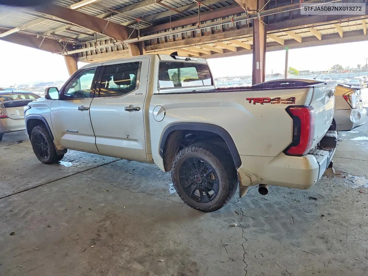 2022 TOYOTA TUNDRA VIN 5TFJA5DB7NX013272 — фото 2