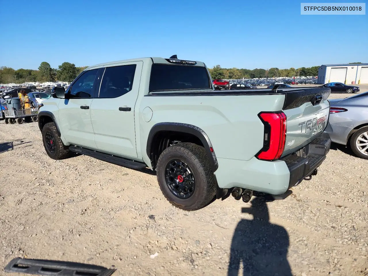 2022 TOYOTA TUNDRA VIN 5TFPC5DB5NX010018 — фото 2