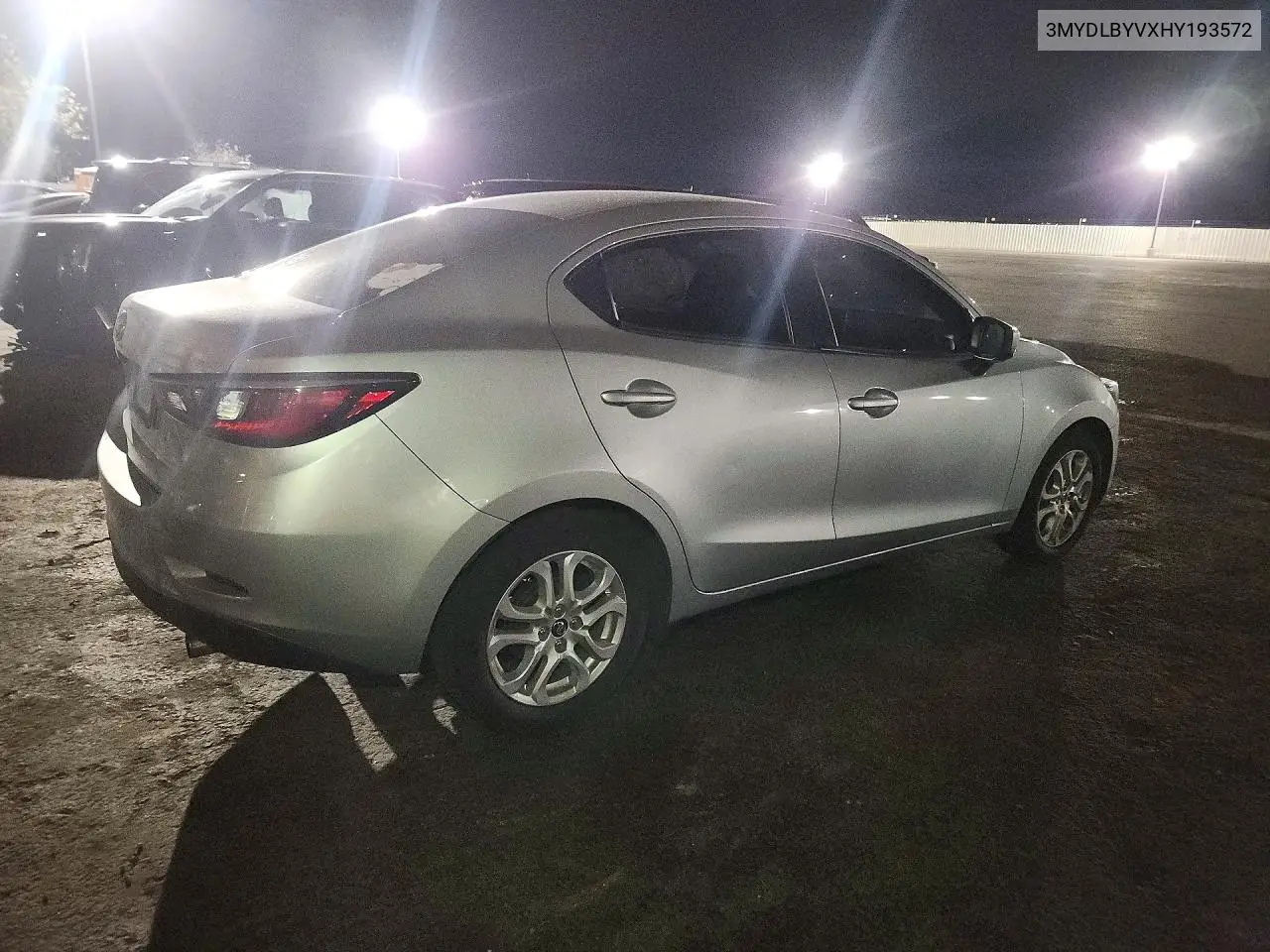 2017 TOYOTA YARIS VIN 3MYDLBYVXHY193572 — фото 3
