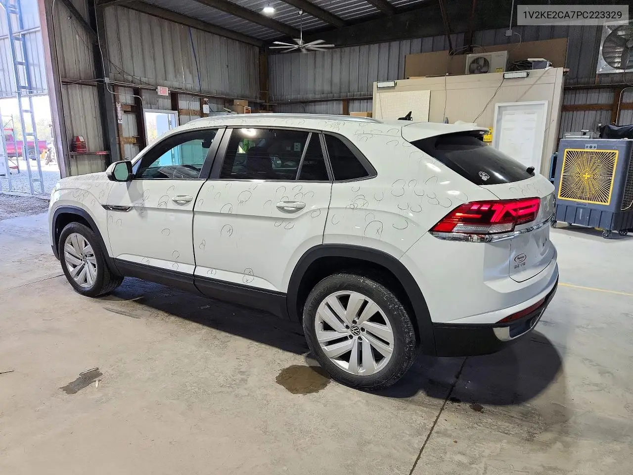 2023 VOLKSWAGEN ATLAS CROSS SPORT VIN 1V2KE2CA7PC223329 — фото 2