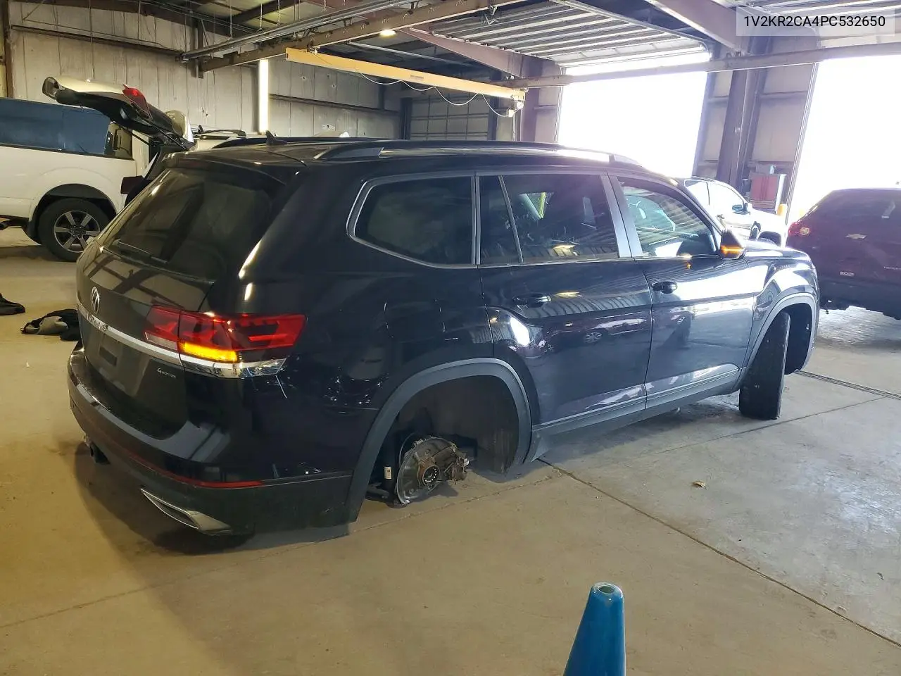2023 VOLKSWAGEN ATLAS VIN 1V2KR2CA4PC532650 — фото 3