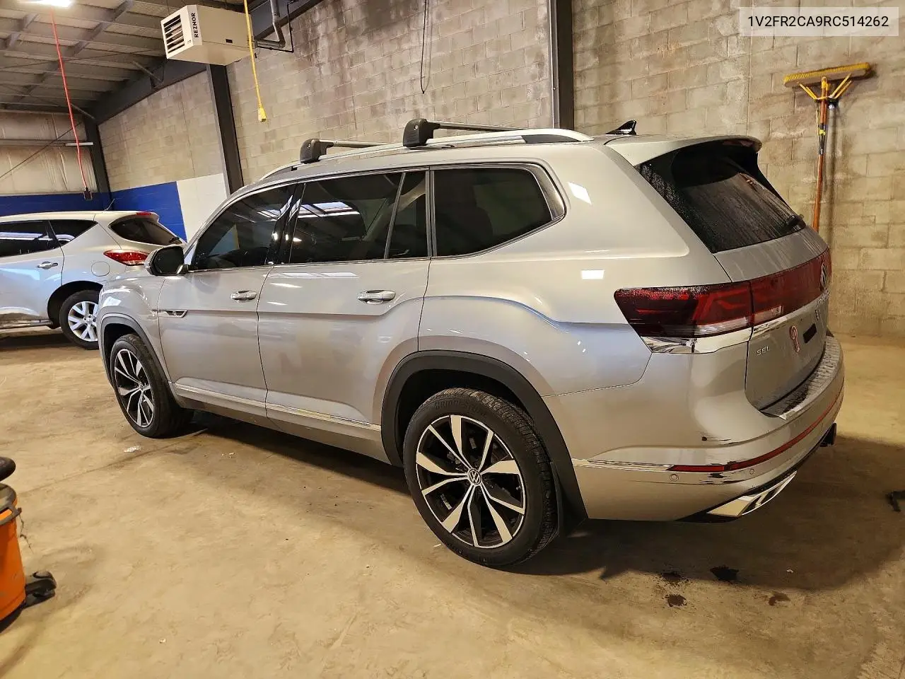 2024 VOLKSWAGEN ATLAS VIN 1V2FR2CA9RC514262 — фото 2
