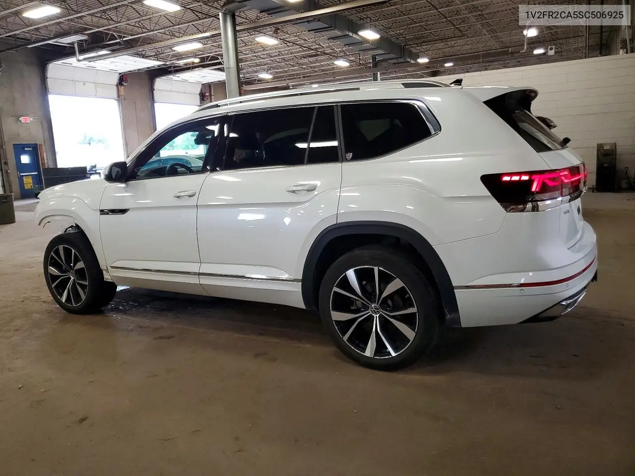 2025 VOLKSWAGEN ATLAS VIN 1V2FR2CA5SC506925 — фото 2