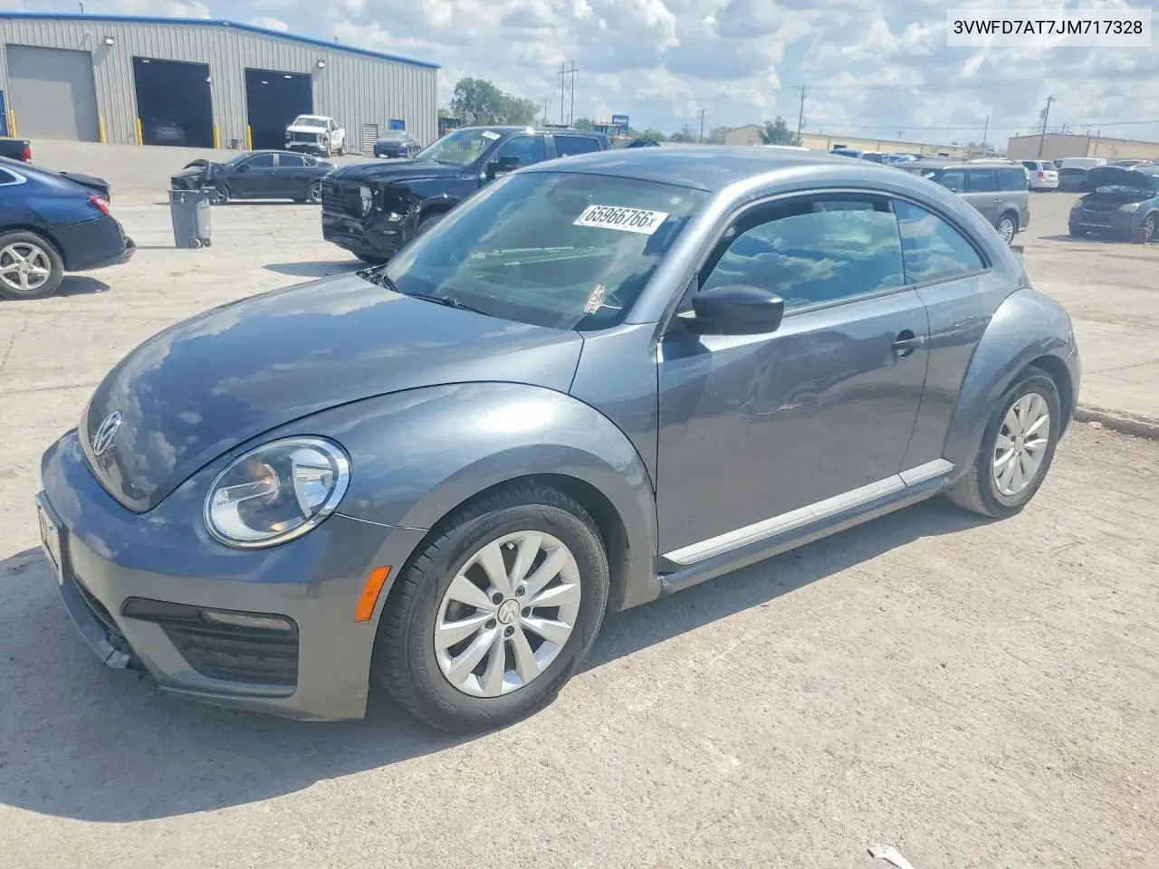VOLKSWAGEN BEETLE 2018, VIN 3VWFD7AT7JM717328