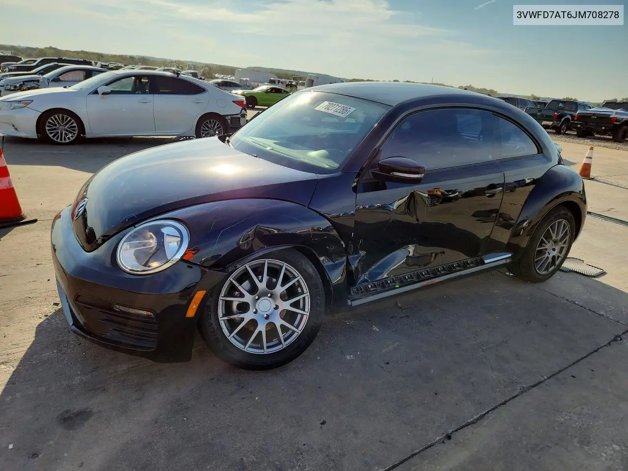 VOLKSWAGEN BEETLE 2018, VIN 3VWFD7AT6JM708278
