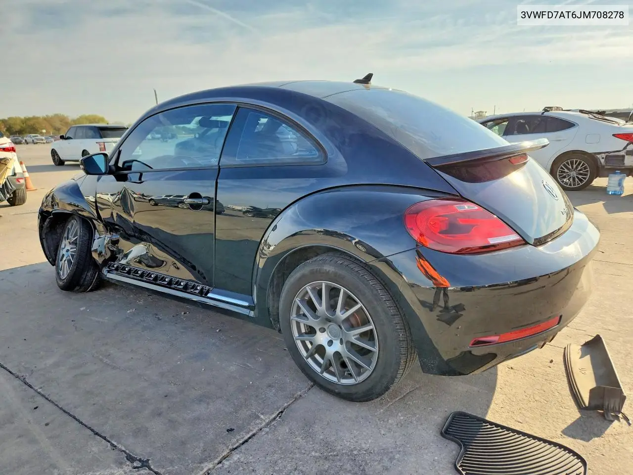 2018 VOLKSWAGEN BEETLE VIN 3VWFD7AT6JM708278 — фото 2